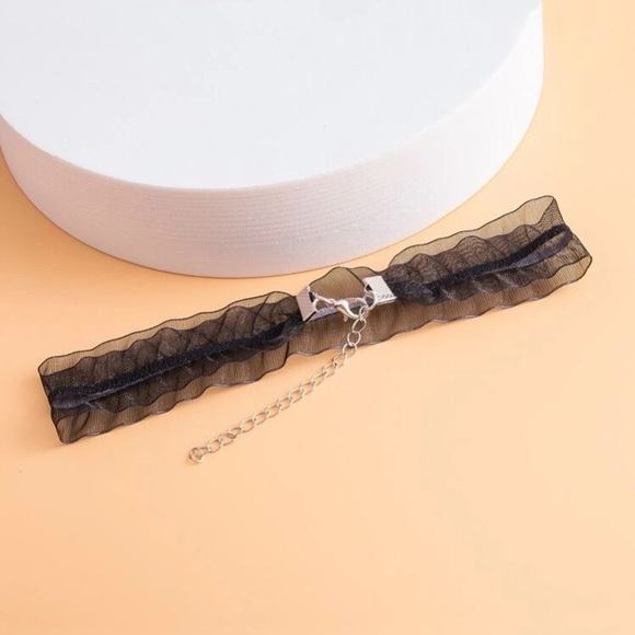 ๐ Lovely ruffle mesh hem lace delicate choker! ๐ - Picture 4 of 8